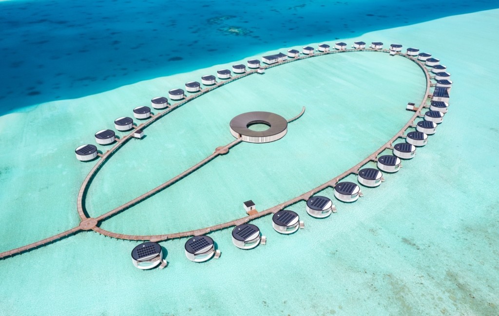 the-ritz-carlton-maldives-fari-islands-lagoon-quay-3-scaled-1